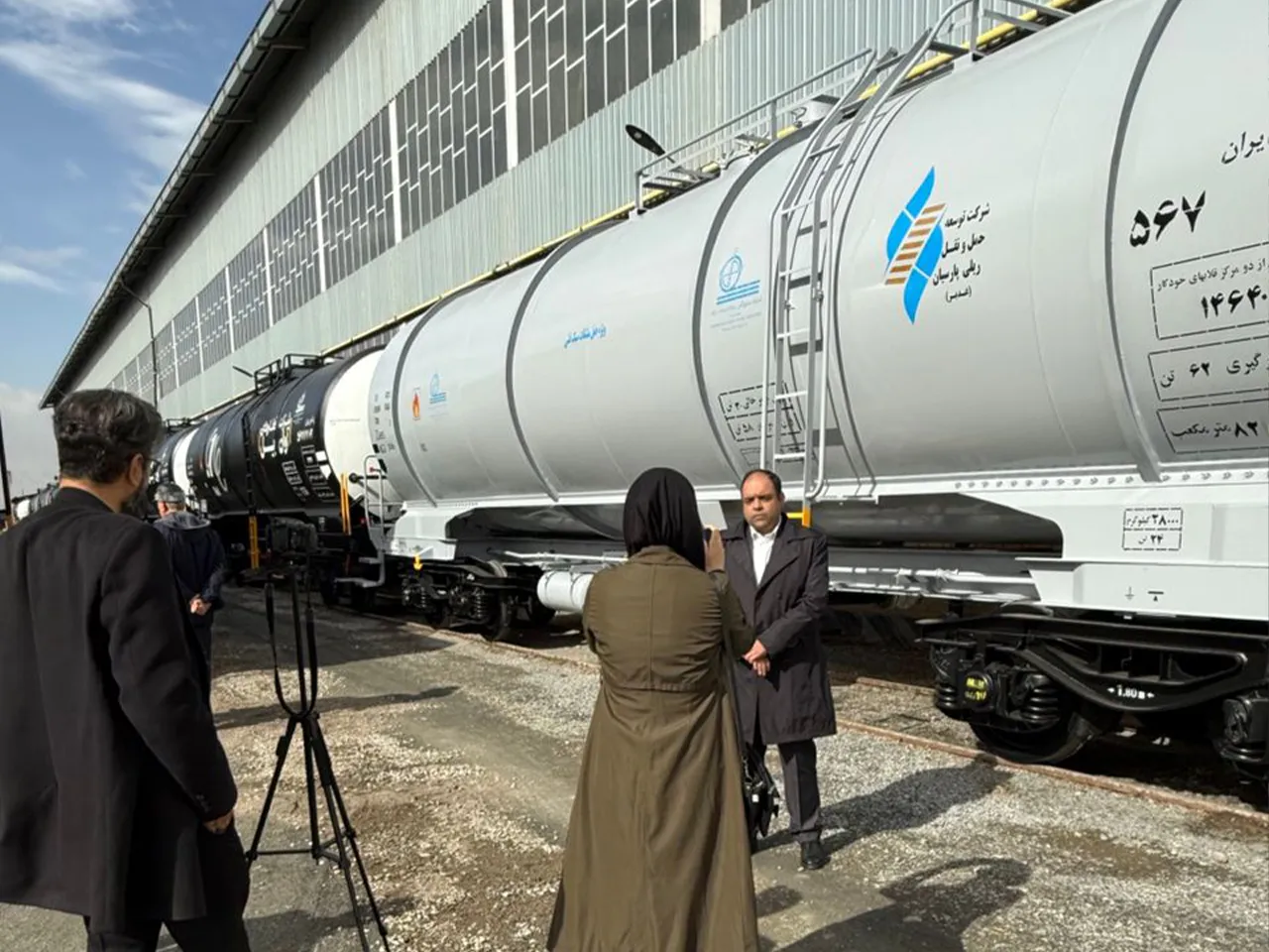 رونمایی از اولین واگن حمل بنزین ساخت داخل توسط شرکت توسعه حمل و نقل ریلی پارسیان