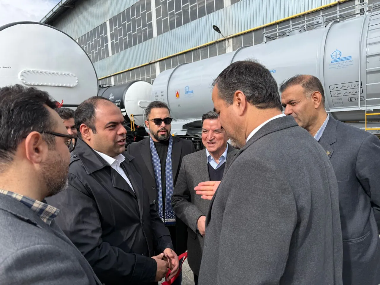 رونمایی از اولین واگن حمل بنزین ساخت داخل توسط شرکت توسعه حمل و نقل ریلی پارسیان